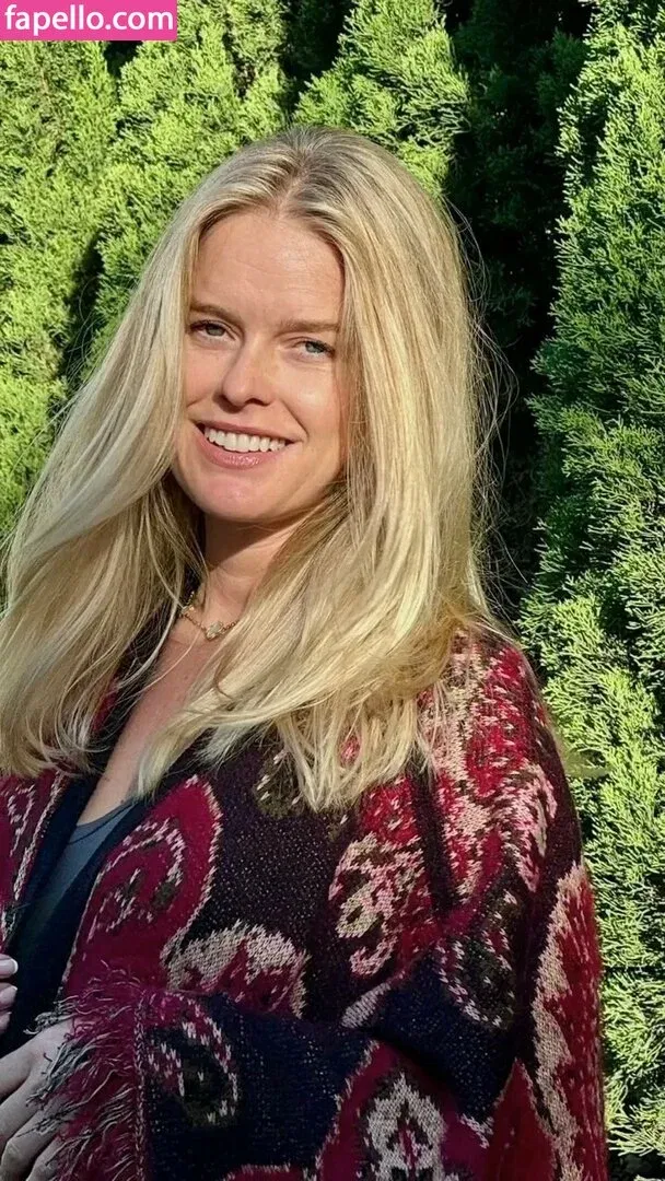 Alice Eve Onlyfans Photo Gallery 