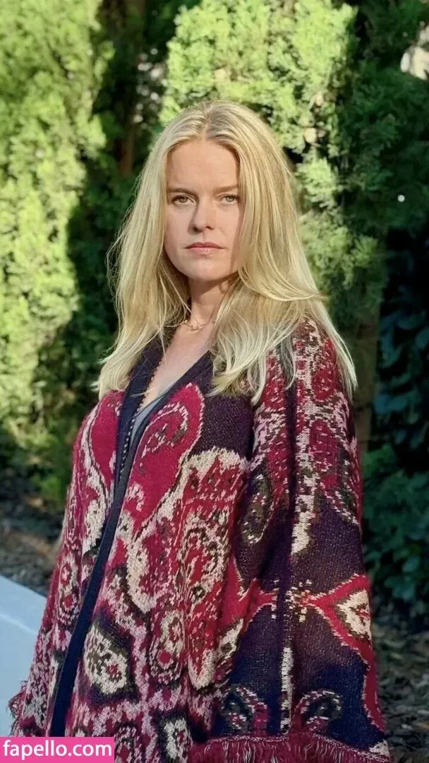 Alice Eve Onlyfans Photo Gallery 