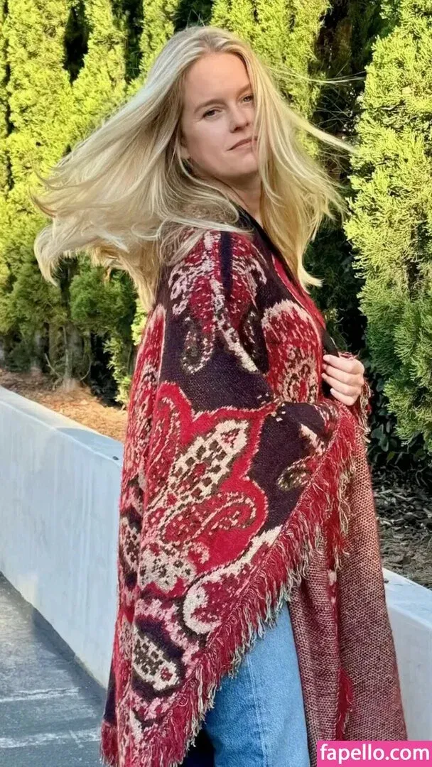 Alice Eve Onlyfans Photo Gallery 