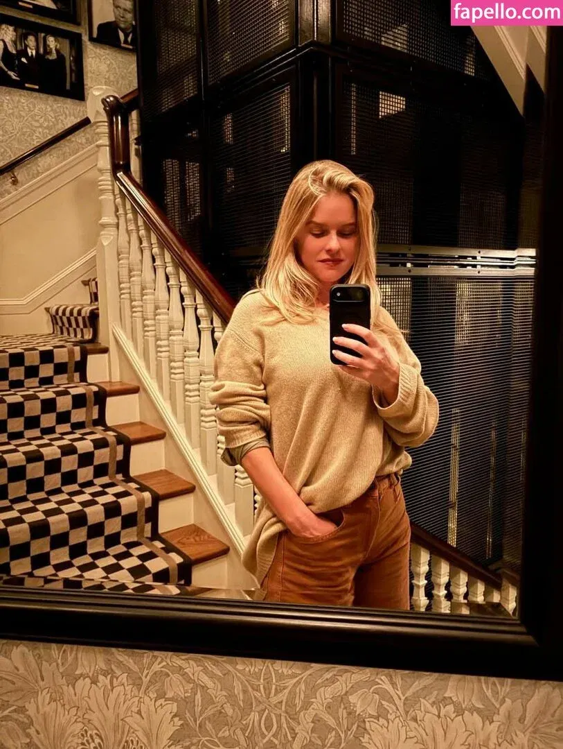 Alice Eve Onlyfans Photo Gallery 