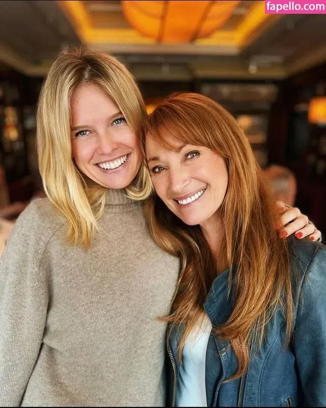 Alice Eve Onlyfans Photo Gallery 