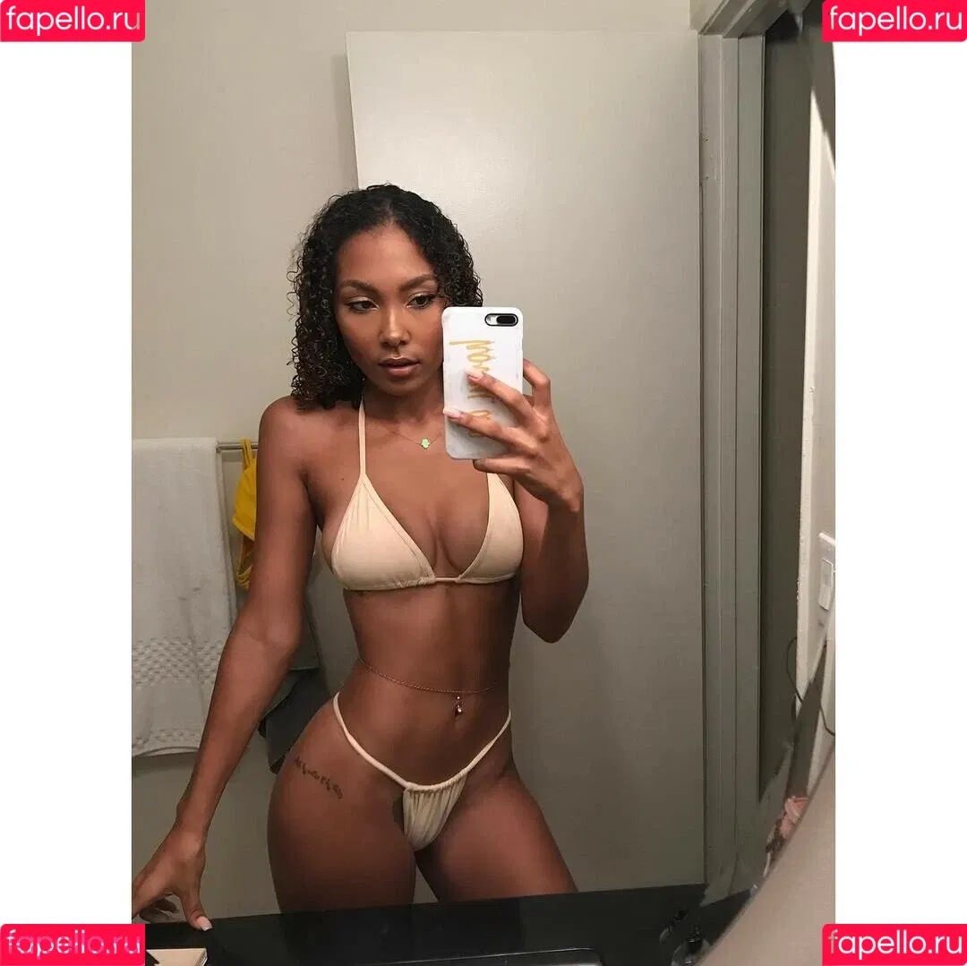 Parker McKenna Posey Onlyfans Photo Gallery 