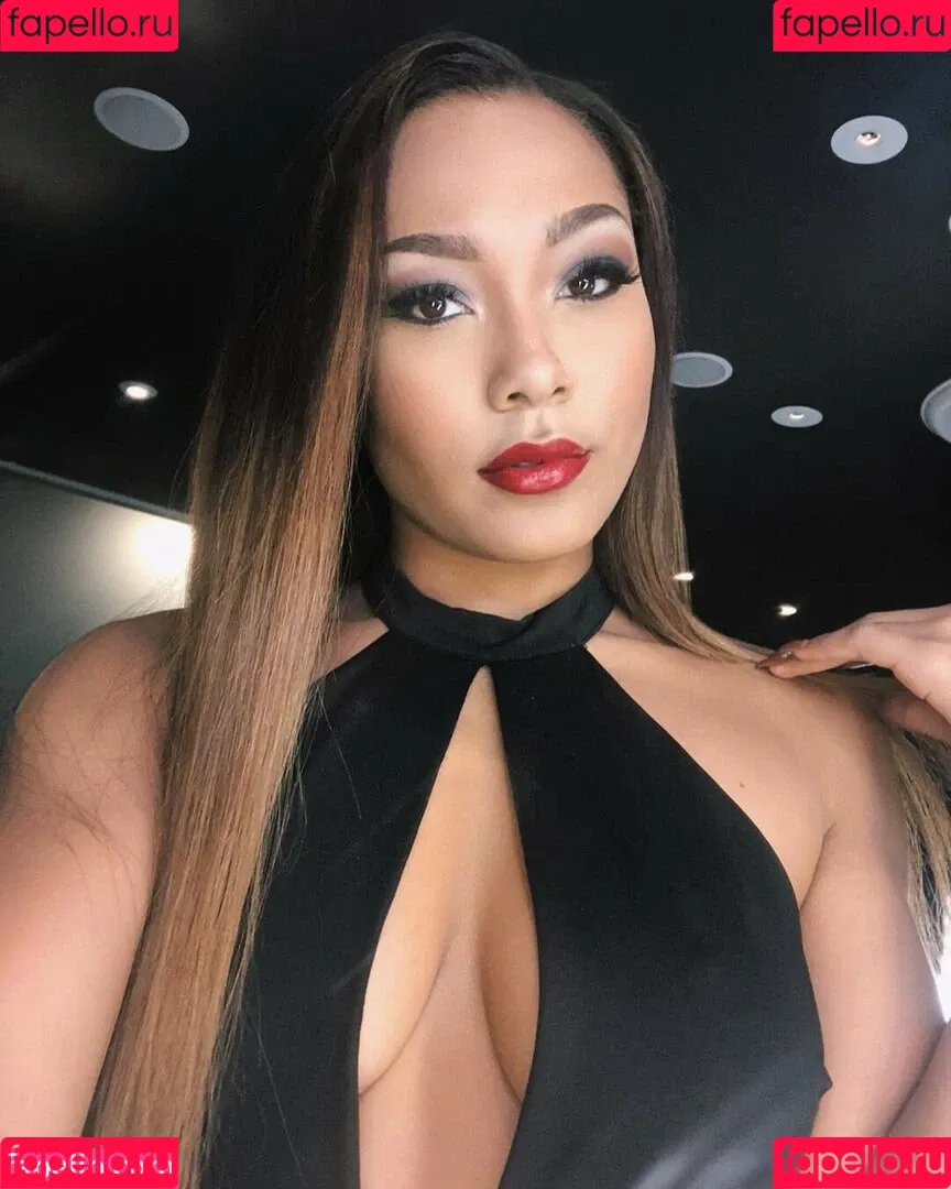 Parker McKenna Posey Onlyfans Photo Gallery 