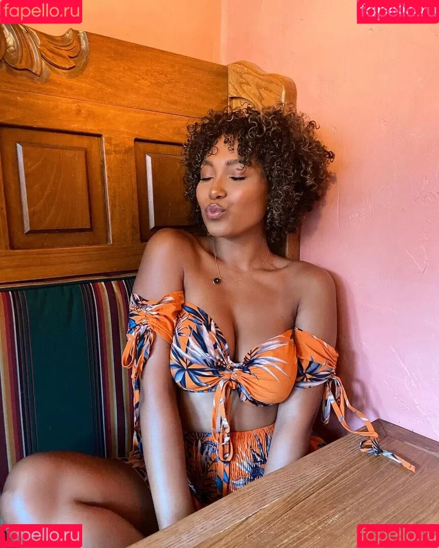 Parker McKenna Posey Onlyfans Photo Gallery 