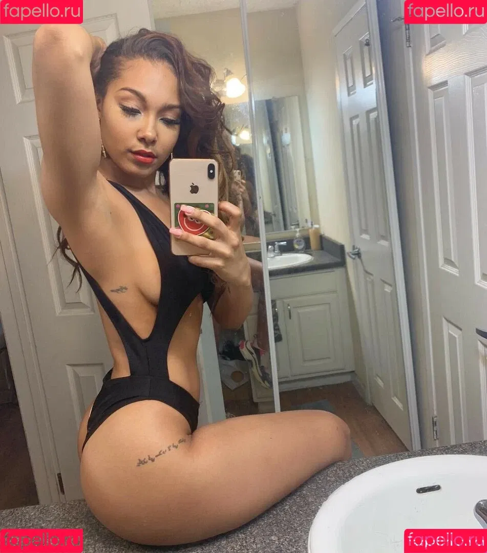 Parker McKenna Posey Onlyfans Photo Gallery 