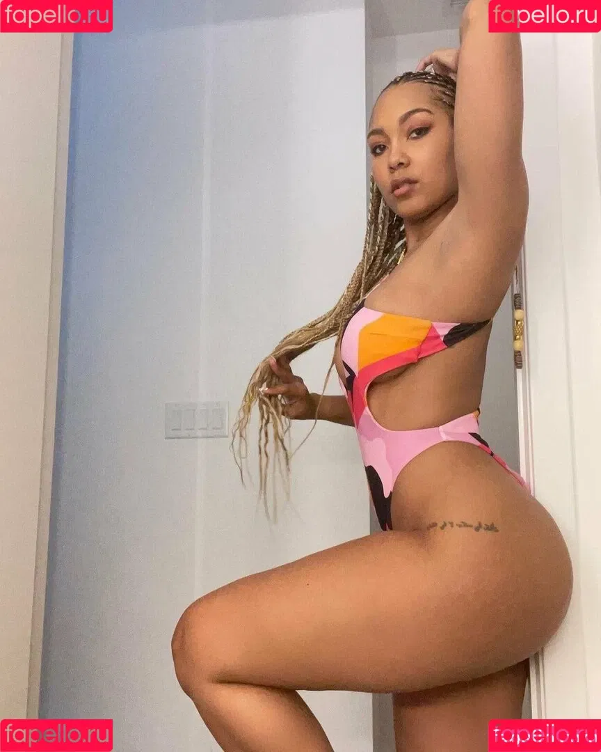 Parker McKenna Posey Onlyfans Photo Gallery 
