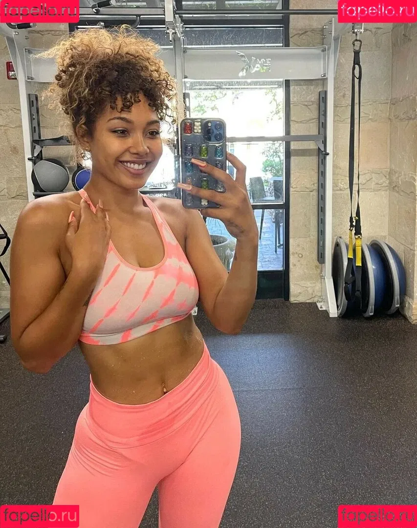Parker McKenna Posey Onlyfans Photo Gallery 