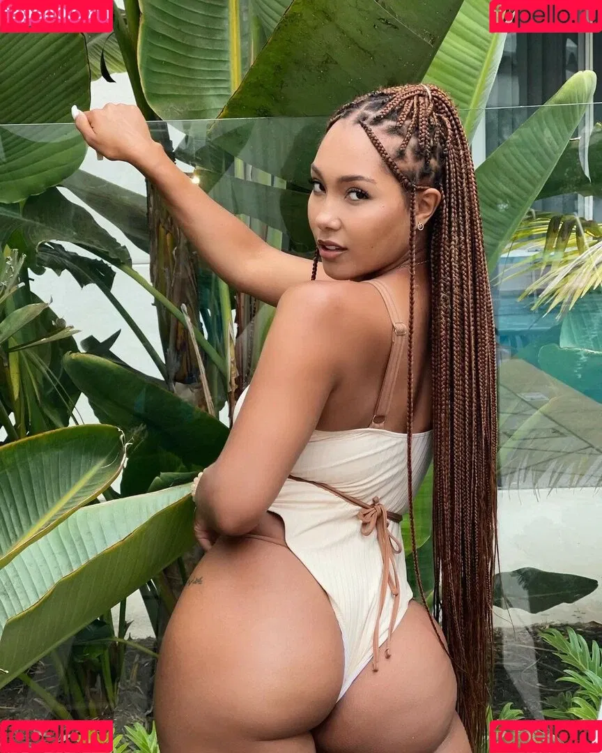 Parker McKenna Posey Onlyfans Photo Gallery 