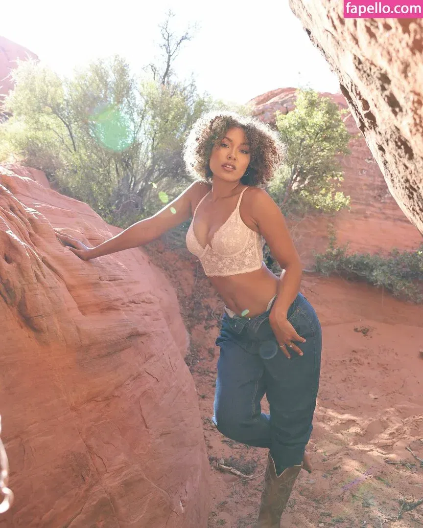 Parker McKenna Posey Onlyfans Photo Gallery 