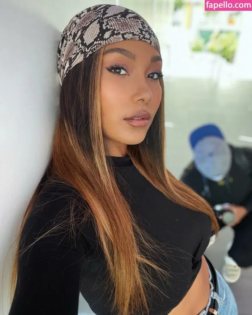 Parker McKenna Posey Onlyfans Photo Gallery 