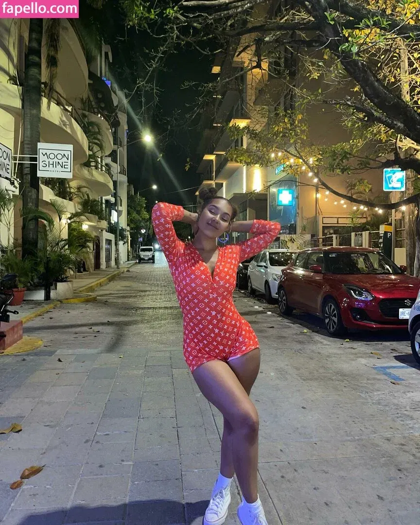 Parker McKenna Posey Onlyfans Photo Gallery 