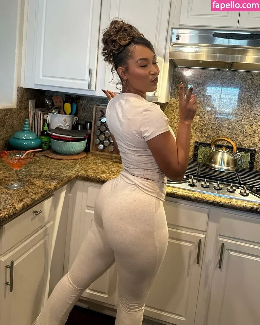 Parker McKenna Posey Onlyfans Photo Gallery 