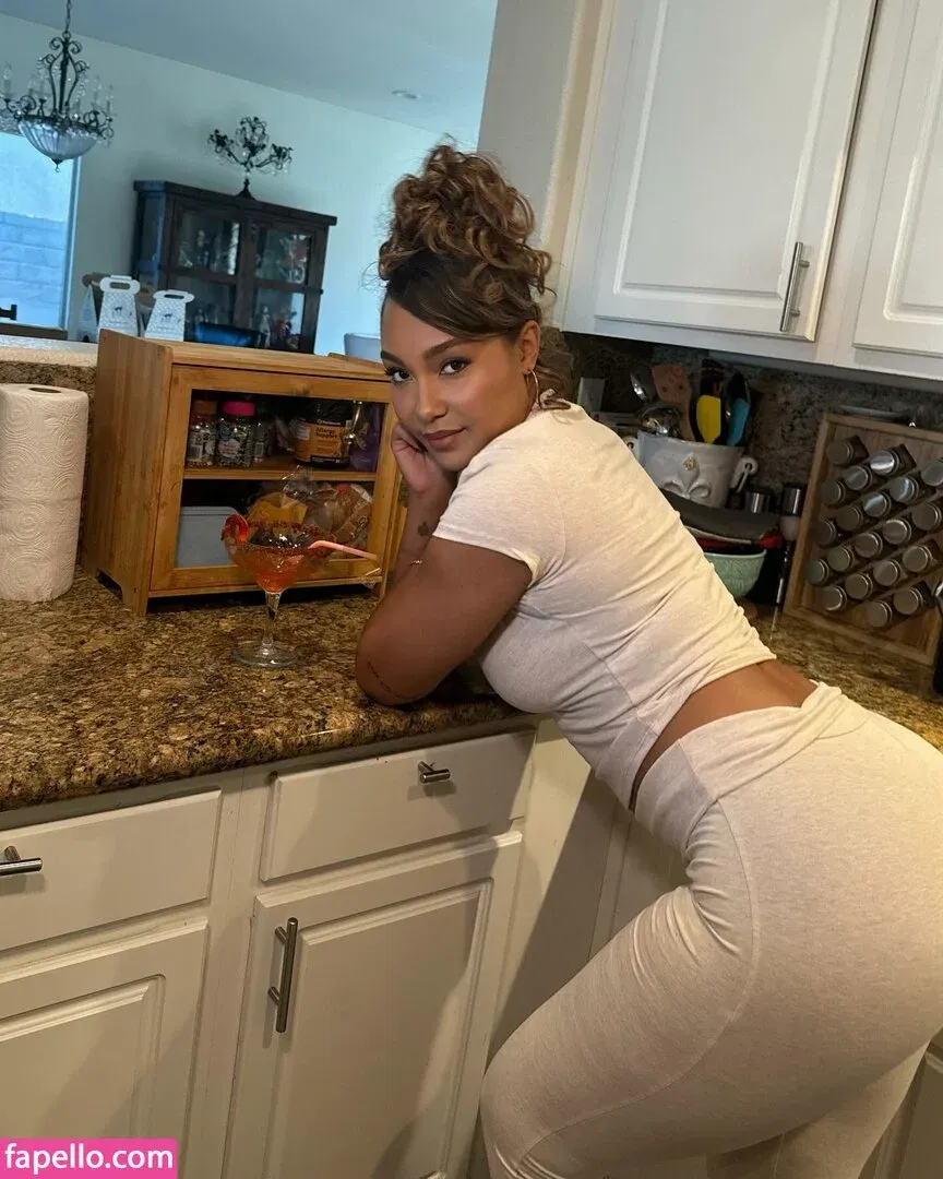Parker McKenna Posey Onlyfans Photo Gallery 