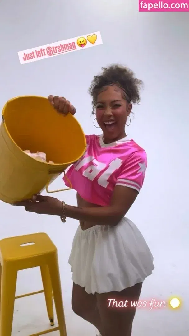 Parker McKenna Posey Onlyfans Photo Gallery 