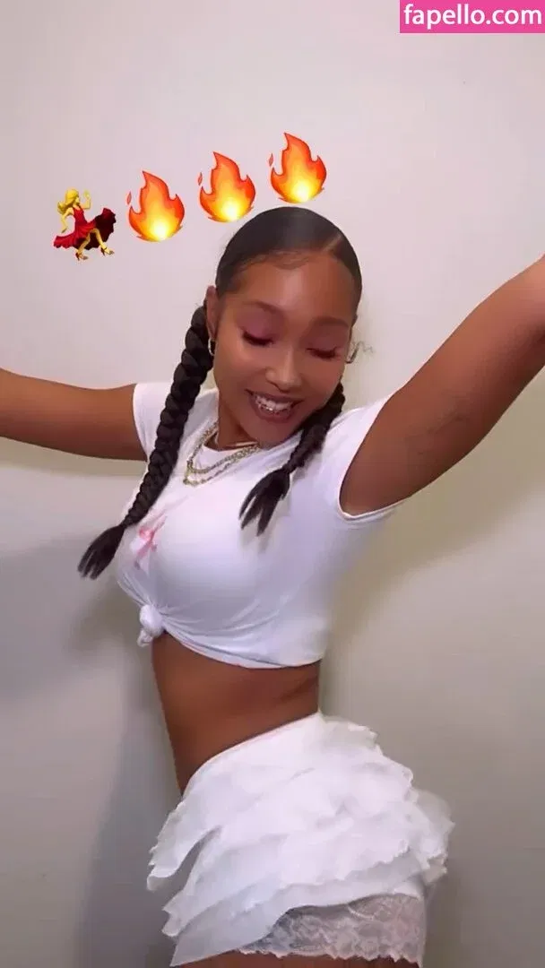 Parker McKenna Posey Onlyfans Photo Gallery 