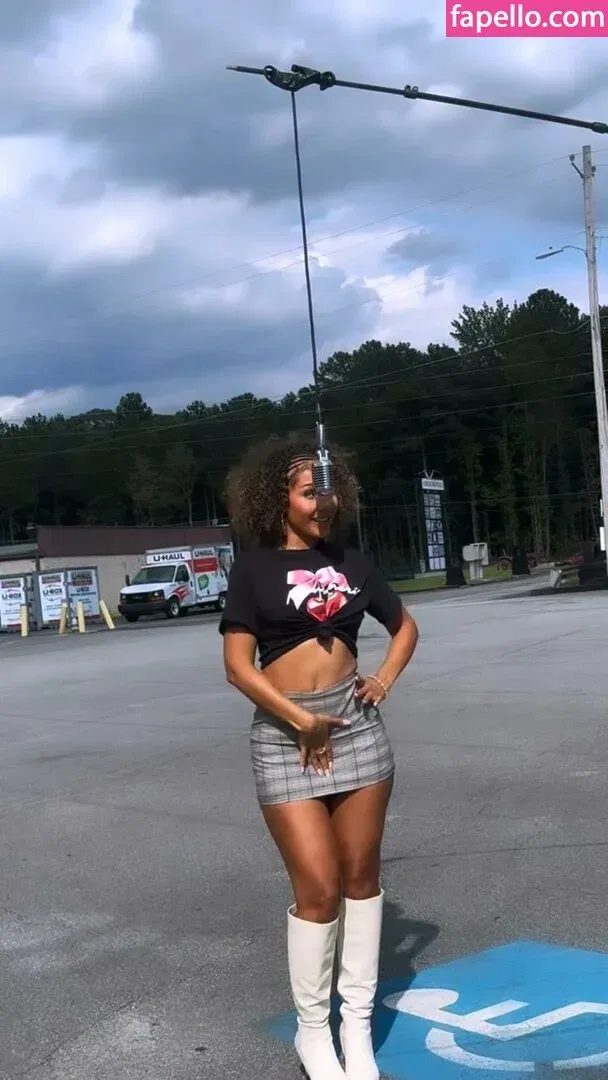 Parker McKenna Posey Onlyfans Photo Gallery 