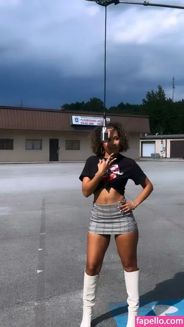 Parker McKenna Posey Onlyfans Photo Gallery 