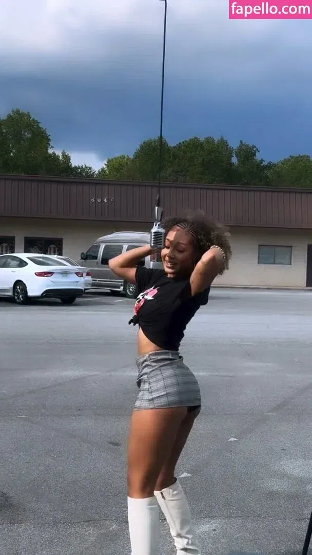 Parker McKenna Posey Onlyfans Photo Gallery 