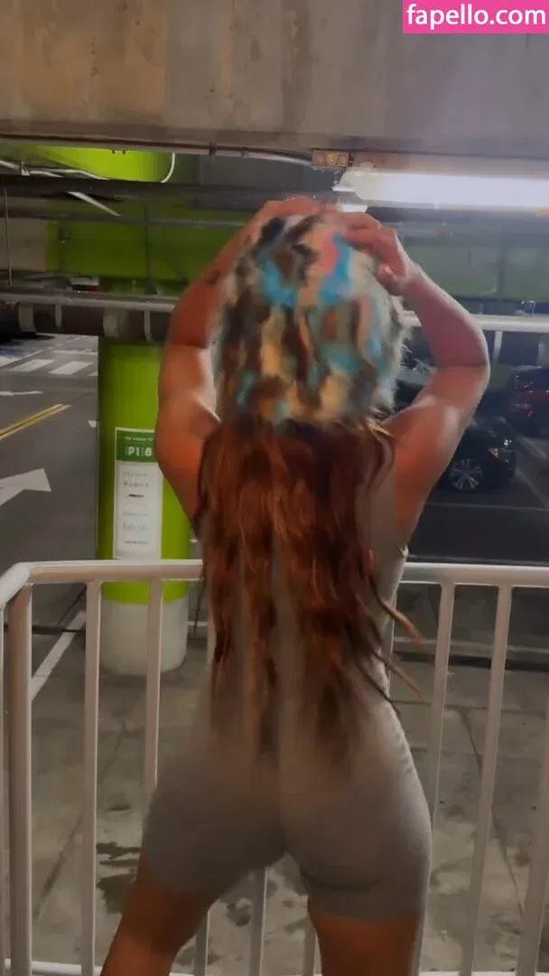 Parker McKenna Posey Onlyfans Photo Gallery 