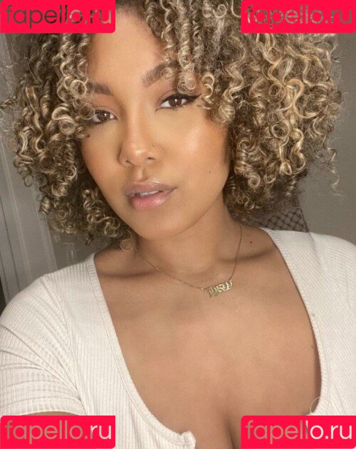 Parker McKenna Posey Onlyfans Photo Gallery 