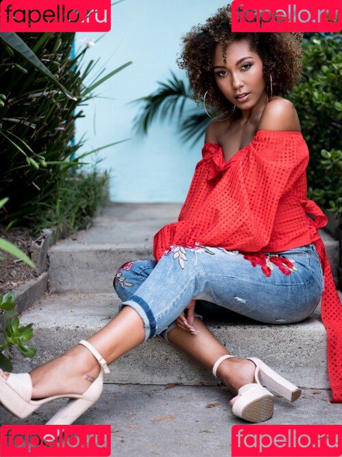 Parker McKenna Posey Onlyfans Photo Gallery 