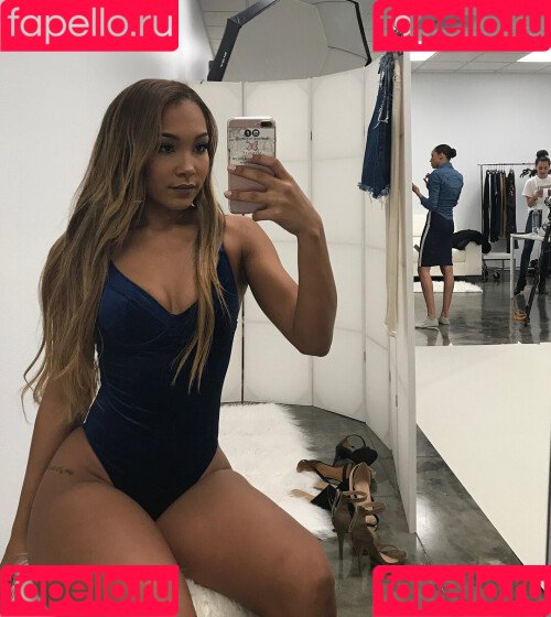 Parker McKenna Posey Onlyfans Photo Gallery 