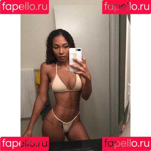 Parker McKenna Posey Onlyfans Photo Gallery 