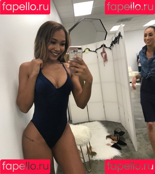 Parker McKenna Posey Onlyfans Photo Gallery 