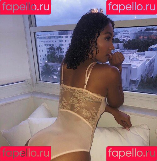 Parker McKenna Posey Onlyfans Photo Gallery 
