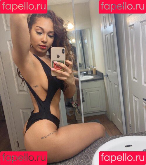 Parker McKenna Posey Onlyfans Photo Gallery 