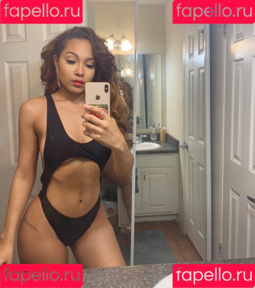 Parker McKenna Posey Onlyfans Photo Gallery 