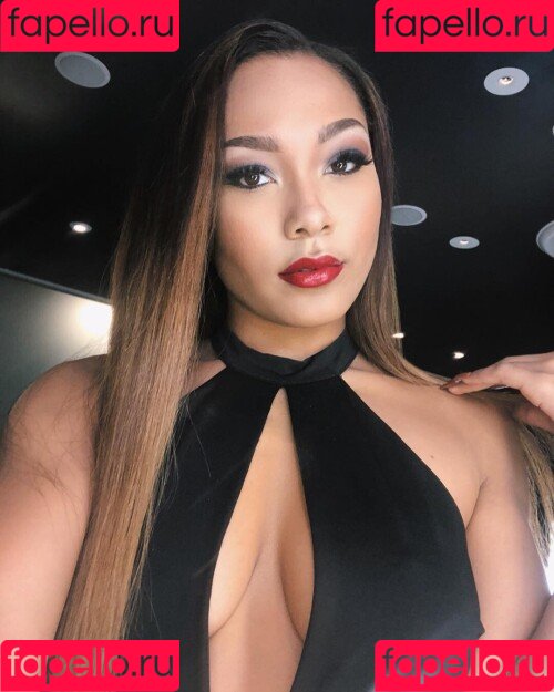 Parker McKenna Posey Onlyfans Photo Gallery 