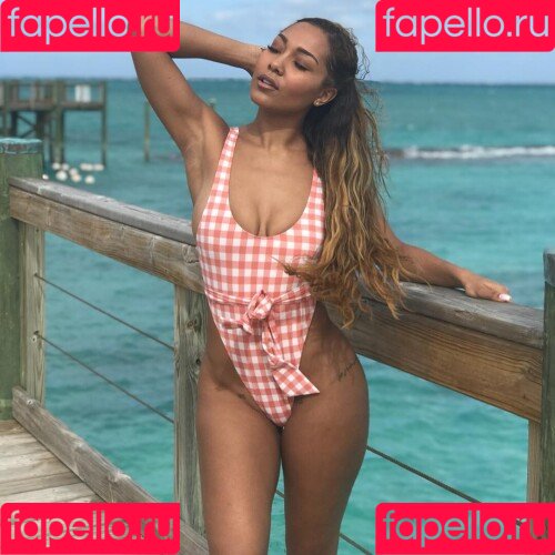 Parker McKenna Posey Onlyfans Photo Gallery 