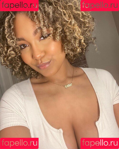Parker McKenna Posey Onlyfans Photo Gallery 