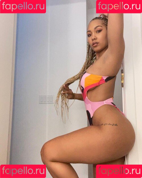 Parker McKenna Posey Onlyfans Photo Gallery 