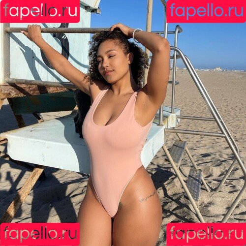 Parker McKenna Posey Onlyfans Photo Gallery 