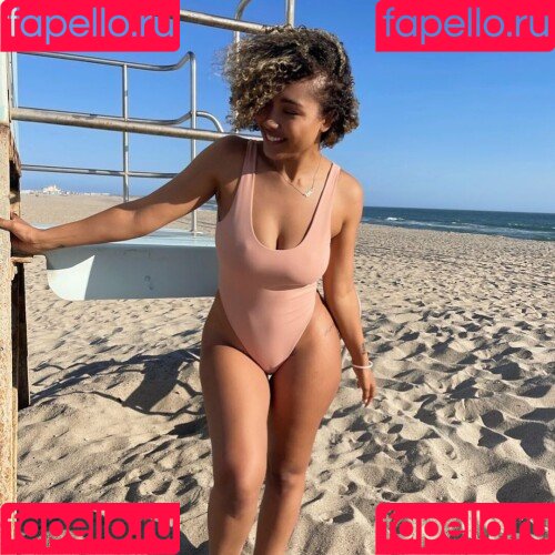 Parker McKenna Posey Onlyfans Photo Gallery 