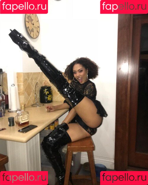 Parker McKenna Posey Onlyfans Photo Gallery 