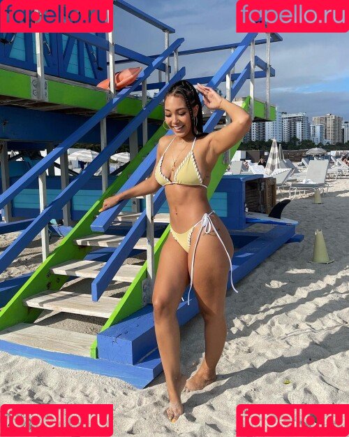 Parker McKenna Posey Onlyfans Photo Gallery 