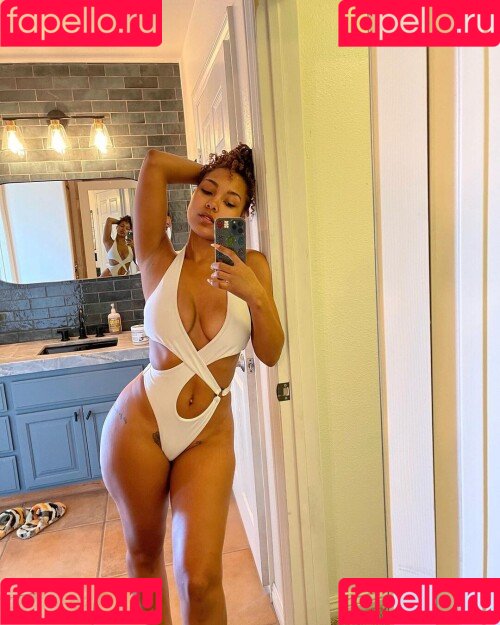 Parker McKenna Posey Onlyfans Photo Gallery 