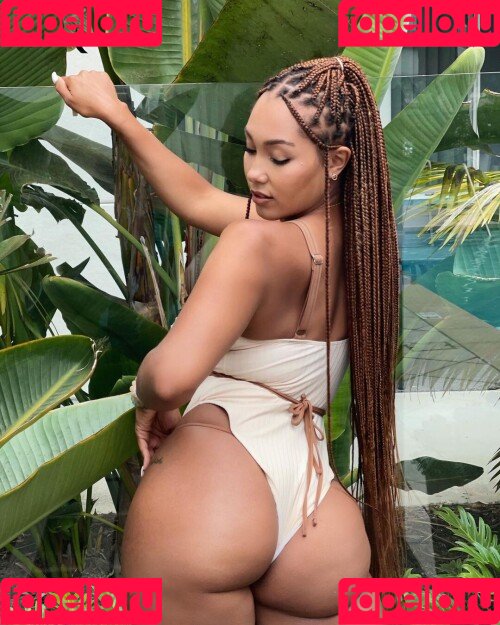 Parker McKenna Posey Onlyfans Photo Gallery 