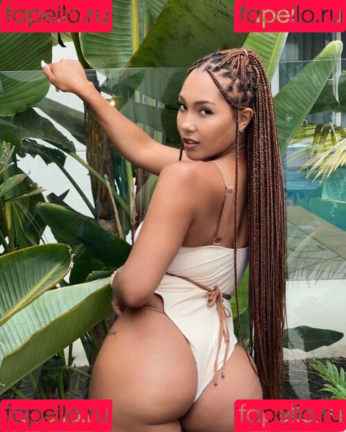 Parker McKenna Posey Onlyfans Photo Gallery 