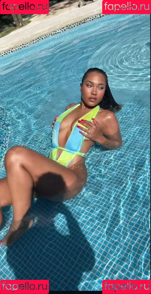 Parker McKenna Posey Onlyfans Photo Gallery 
