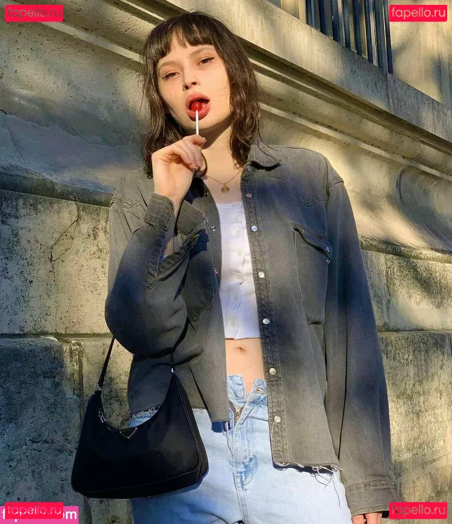 helene-enmarchenoire Onlyfans Photo Gallery 