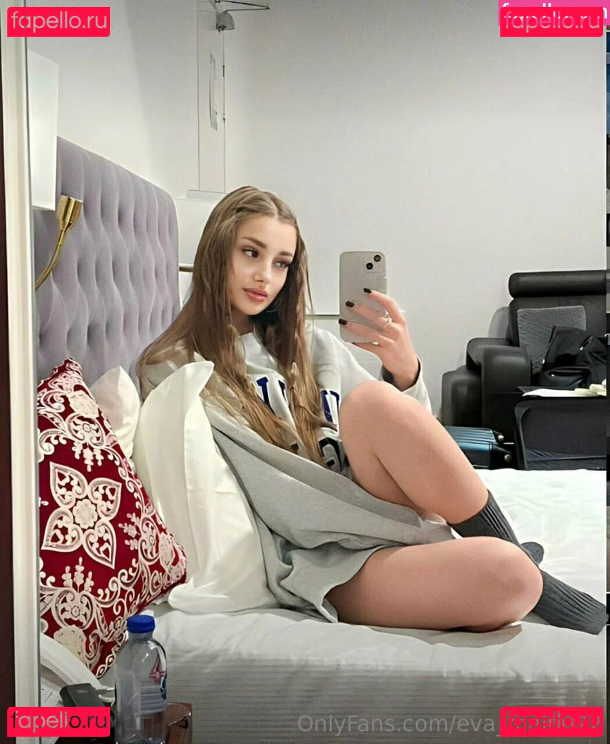 Eva_maine22 Onlyfans Photo Gallery 