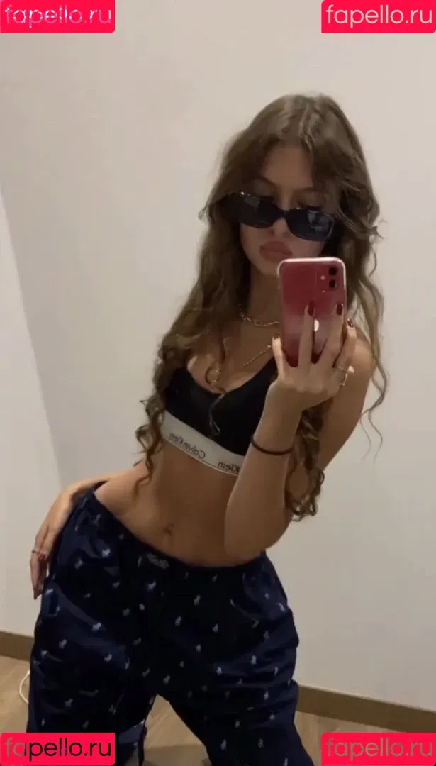 Lea Onlyfans Photo Gallery 