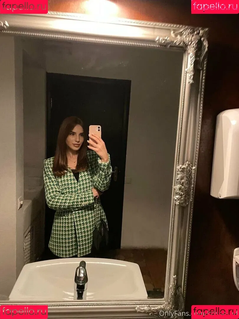 krisblow Onlyfans Photo Gallery 
