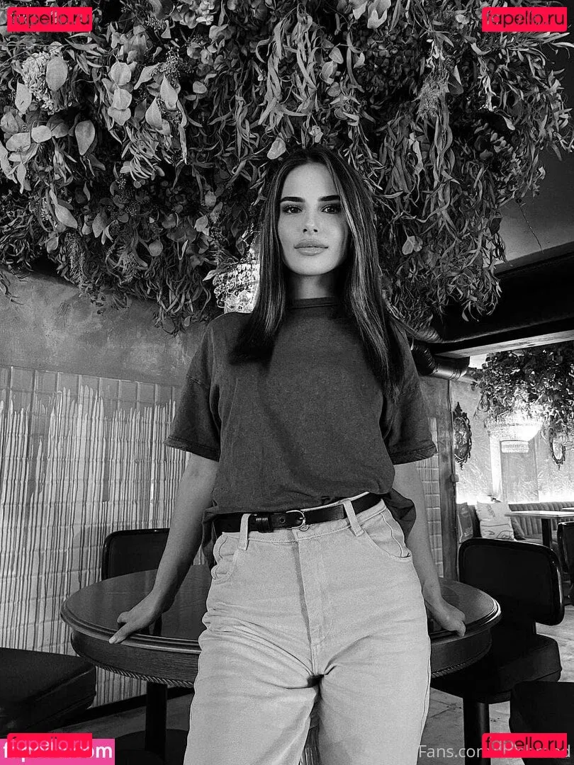 krisblow Onlyfans Photo Gallery 