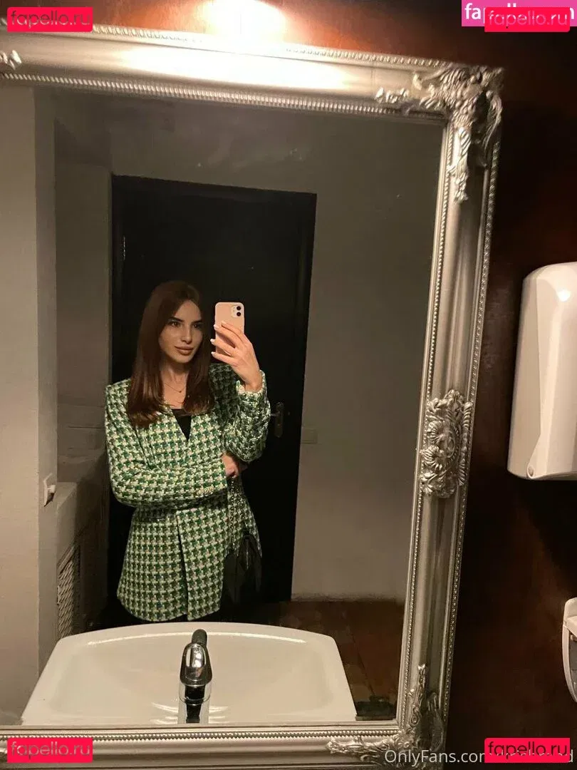 krisblow Onlyfans Photo Gallery 