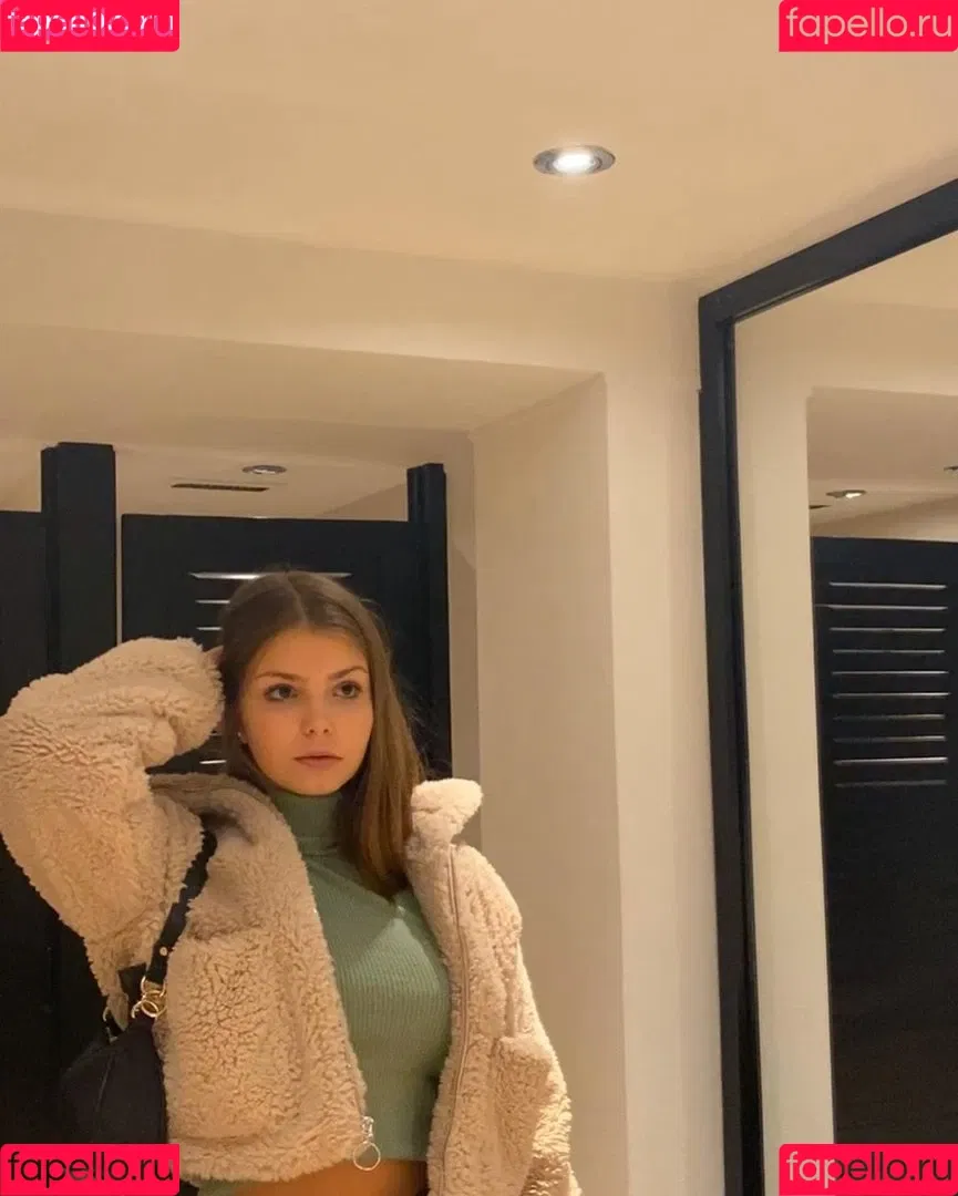 Lena Gross Onlyfans Photo Gallery 